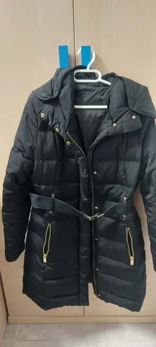 Abrigo de plumas negro