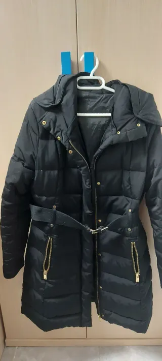 Abrigo de plumas negro