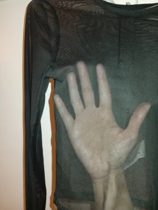 Camiseta negra de tul transparente Pull & Bear