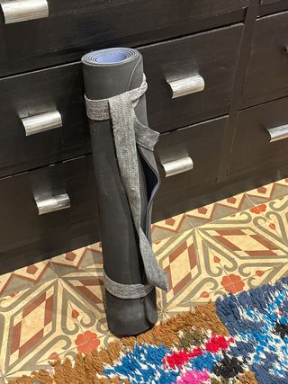 Esterilla de Yoga Negra con Correa