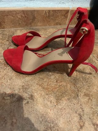 Sandalias tacón Stradivarius rojas