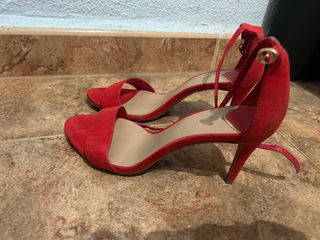 Sandalias tacón Stradivarius rojas