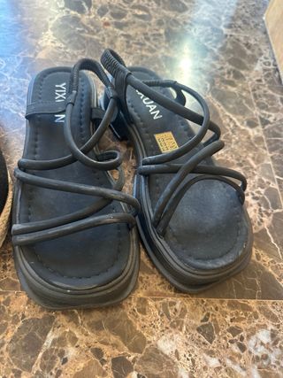 Sandalias de cuña verano beige y negras