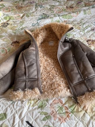Chaqueta efecto piel forrada Bershka
