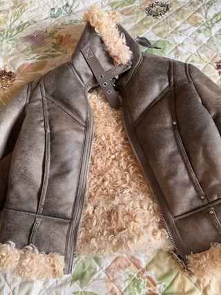 Chaqueta efecto piel forrada Bershka