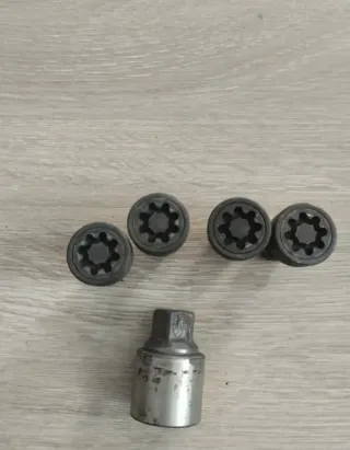 Se vende tornillos antirrobo VW GOLF MK7 AUDI
