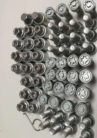 Se vende tornillos antirrobo VW GOLF MK7 AUDI