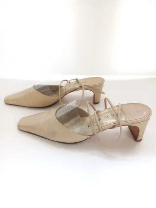 Zapatos de vestir beige tacón medio