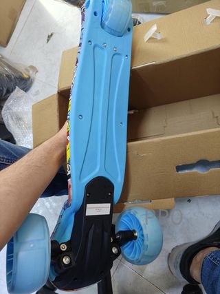 Triciclo Scooter con Ruedas Luminosas Kidiz