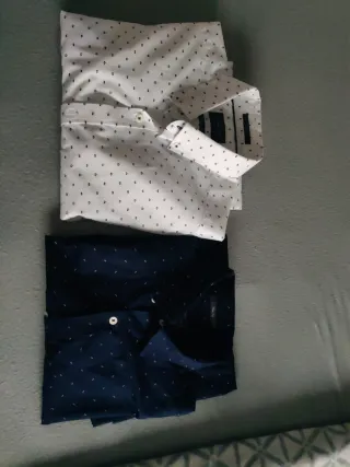 Lote 2 Camisas Chico Azul Marino y Blanca