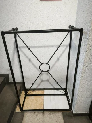 Mesa de forja para salón con cristales