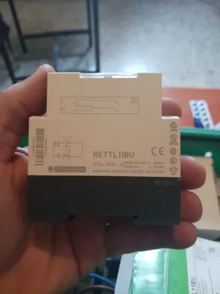 Relé de retardo Schneider RETTL