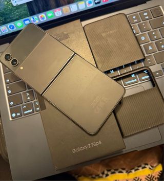 Samsung Galaxy Z Flip4 256GB Graphite