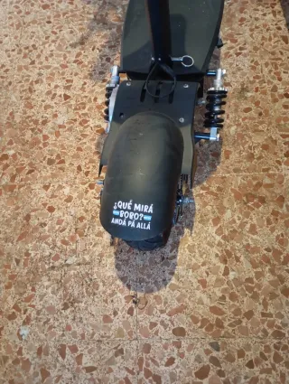 Patinete eléctrico TINYTOM con asiento