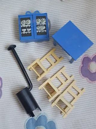 Mobili per casa delle bambole