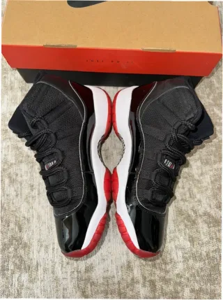 Jordan 11 Retro Playoff Bred Talla 44