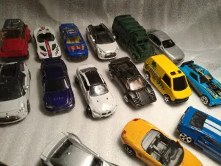 Lote 16 coches miniatura escala 1/60