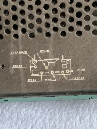 ANTIGUA RADIO "PHILIPS" DE VÁLVULAS AÑOS 1940-50
