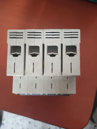 TERASAKI TEM DIN N 17U 15A Magnetotérmico 4 Polos