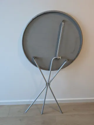 Mesa plegable metálica gris