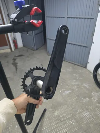 Shimano MT611 Plato 32T y Bielas 175mm