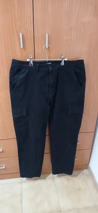 Pantalón cargo Pull&Bear negro talla 44