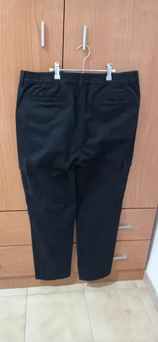 Pantalón cargo Pull&Bear negro talla 44