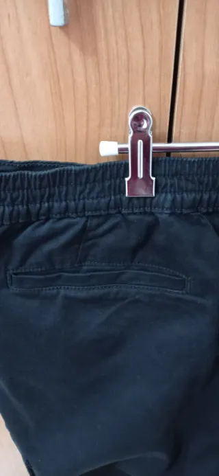 Pantalón cargo Pull&Bear negro talla 44