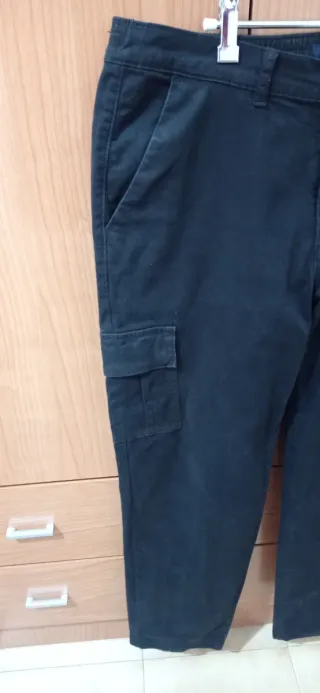 Pantalón cargo Pull&Bear negro talla 44
