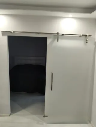 Puerta corredera cristal con guía