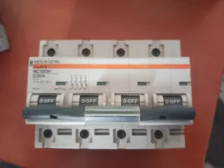 Merlin Gerin Multi 9 NC100H C50A Interruptor