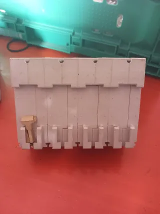 Merlin Gerin Multi 9 NC100H C50A Interruptor