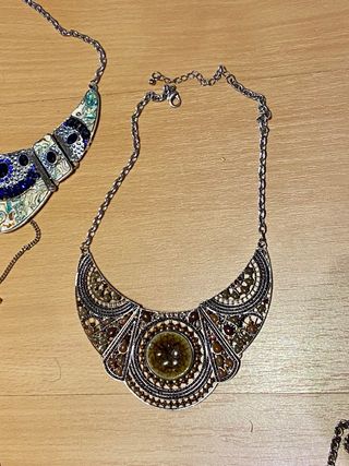 Collares/gargantillas varios