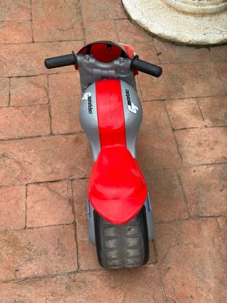 Moto infantil de plástico roja
