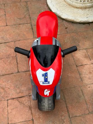 Moto infantil de plástico roja