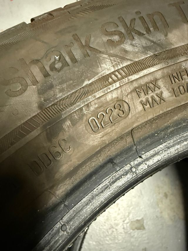 Neumáticos de invierno uniroyal 235-55-17