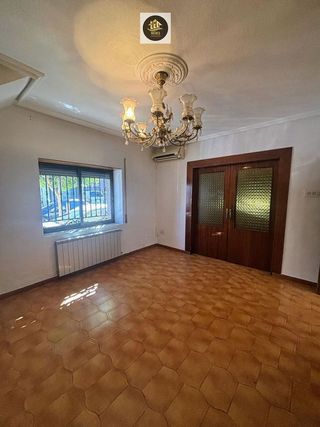 Chalet en venta en Peñamefecit - Avda Barcelona en Jaén