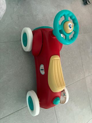 Triciclo Vespa rosso e giallo