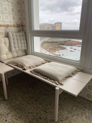 Bancos/Mesas Bajas Beige y Blanco