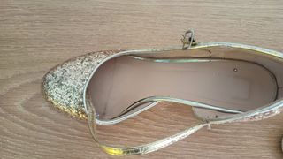 Tacones dorados con purpurina