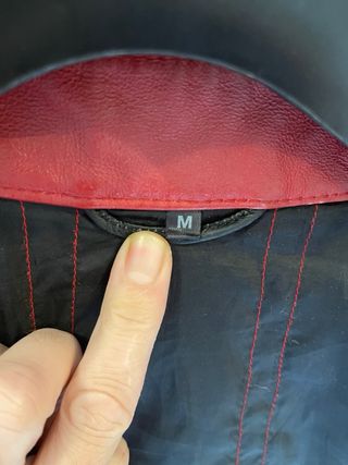 Chaqueta Cuero Negra y Roja Estilo Motero