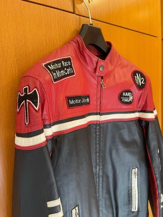 Chaqueta Cuero Negra y Roja Estilo Motero