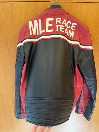 Chaqueta Cuero Negra y Roja Estilo Motero