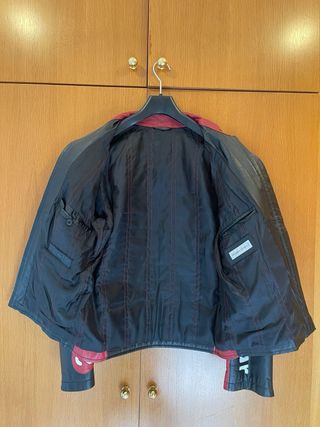 Chaqueta Cuero Negra y Roja Estilo Motero
