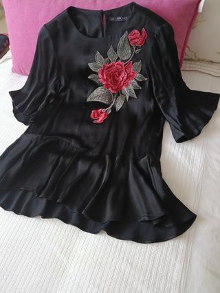 Blusón Zara Negro Flores Bordadas