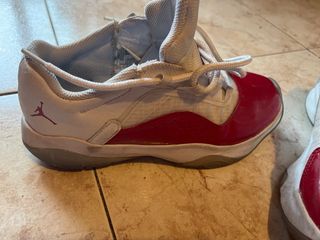 Zapatillas Jordan Rojas y Blancas