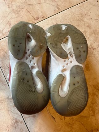 Zapatillas Jordan Rojas y Blancas