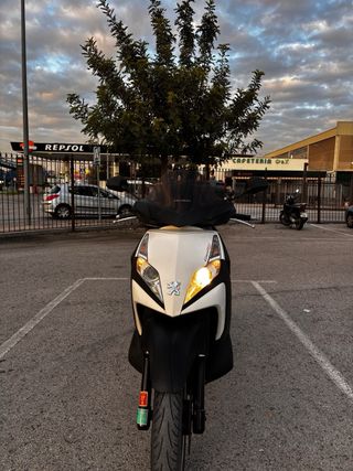 Peugeot Geopolis 250cc Scooter