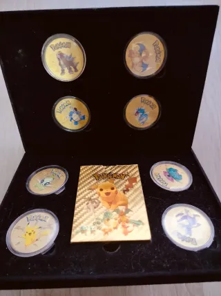 Estuche Pokémon Fichas y Carta de Oro