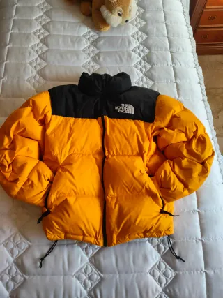 Chaqueta The North Face Negra y Amarilla